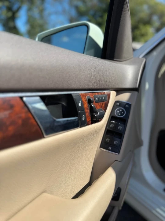 2011 Mercedes-Benz W204 C-Class - Image 14 of 17