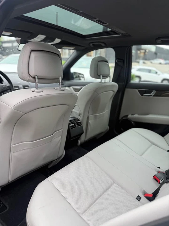2011 Mercedes-Benz W204 C-Class - Image 10 of 11