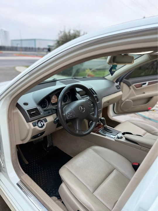 2011 Mercedes-Benz W204 C-Class - Image 2 of 4