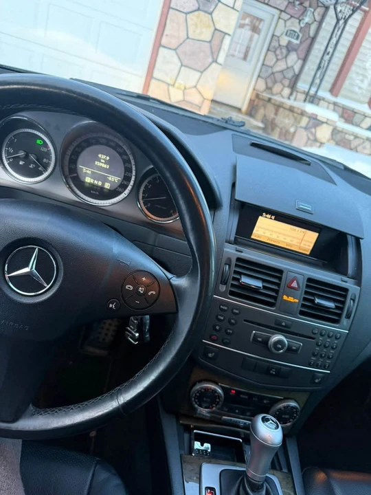 2011 Mercedes-Benz W204 C-Class - Image 5 of 10