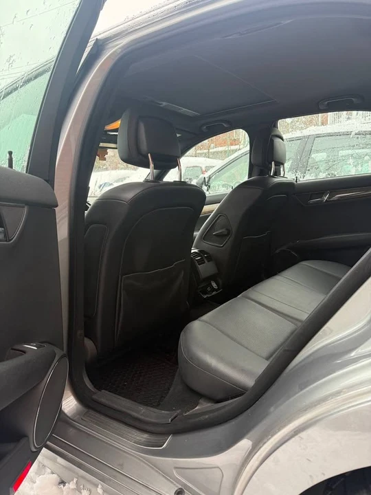2011 Mercedes-Benz W204 C-Class - Image 8 of 12