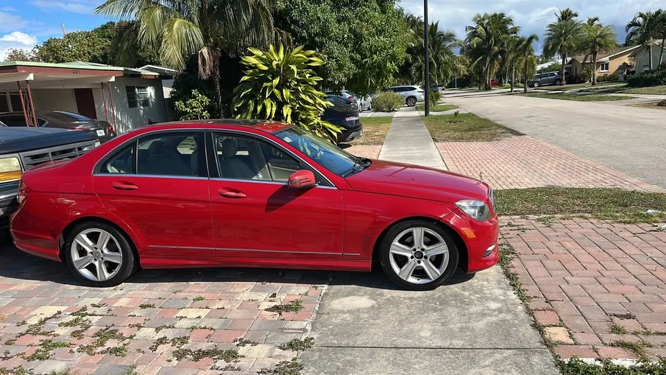 2011 Mercedes-Benz W204 C-Class - Image 2 of 4