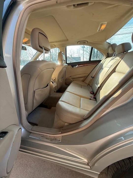 2011 Mercedes-Benz W204 C-Class - Image 15 of 20