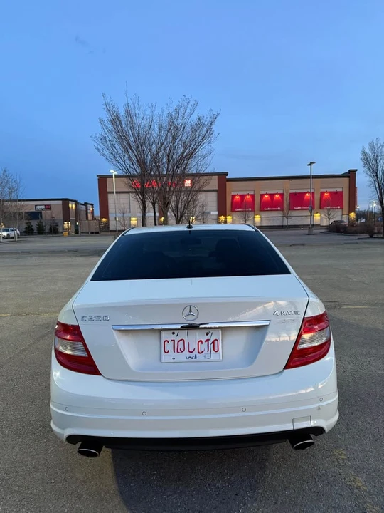 2011 Mercedes-Benz W204 C-Class - Image 2 of 4