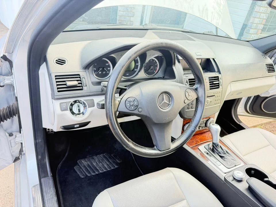 2011 Mercedes-Benz W204 C-Class - Image 5 of 7