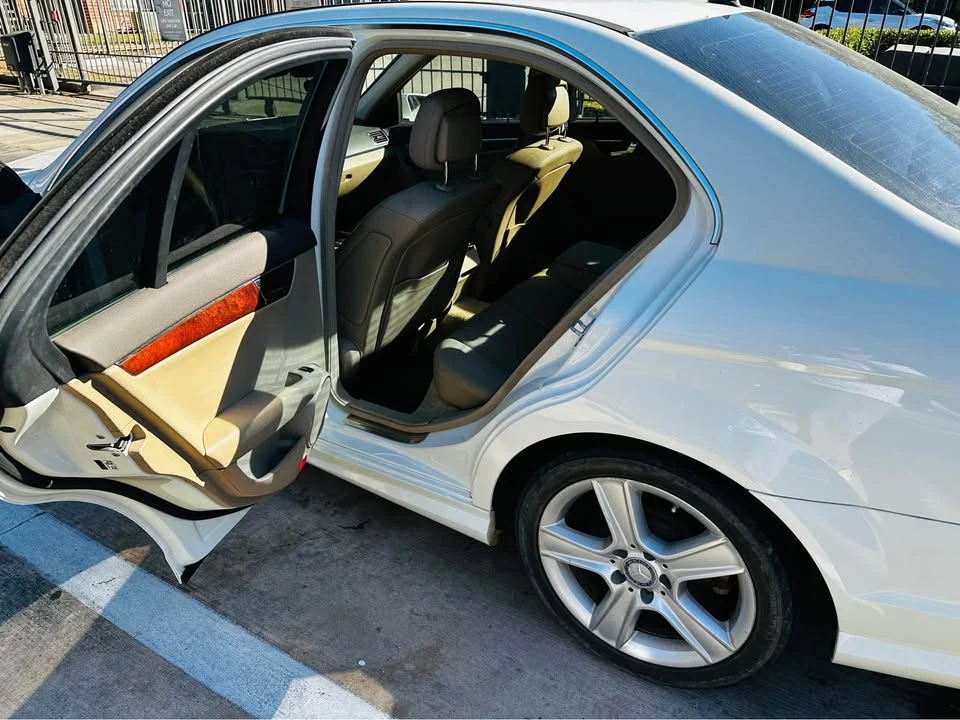 2011 Mercedes-Benz W204 C-Class - Image 14 of 15