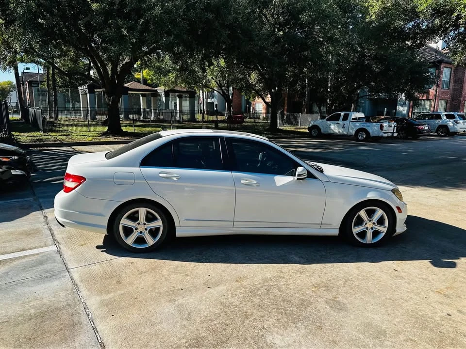 2011 Mercedes-Benz W204 C-Class - Image 8 of 15