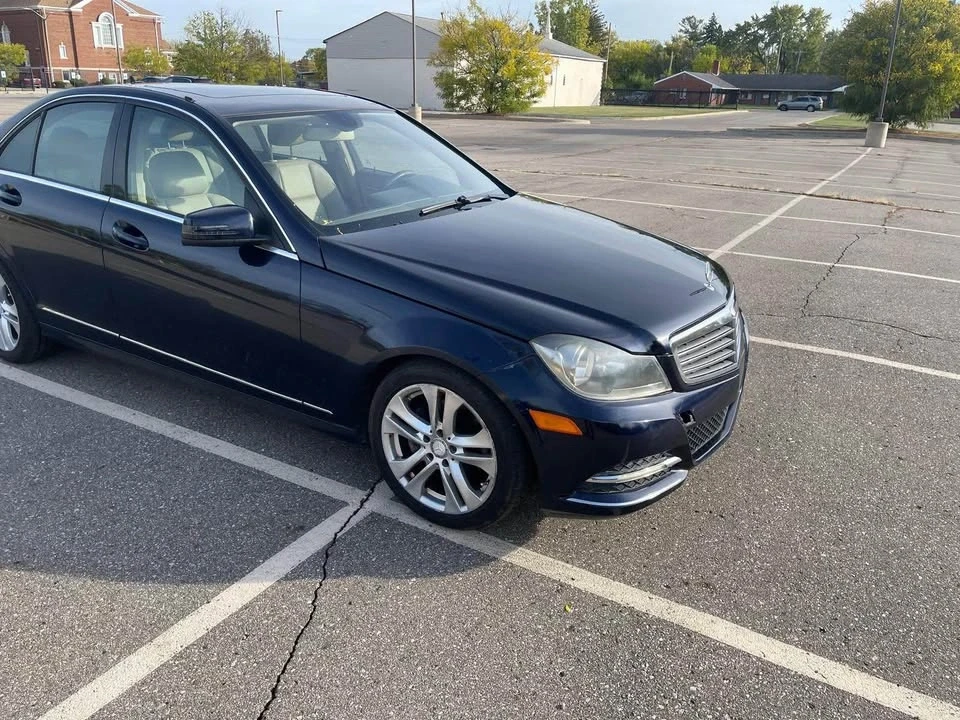 2011 Mercedes-Benz W204 C-Class - Image 3 of 20