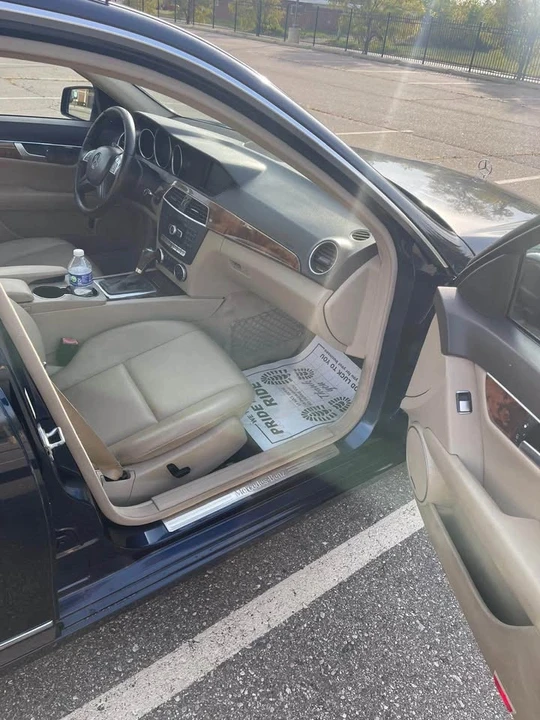 2011 Mercedes-Benz W204 C-Class - Image 13 of 20