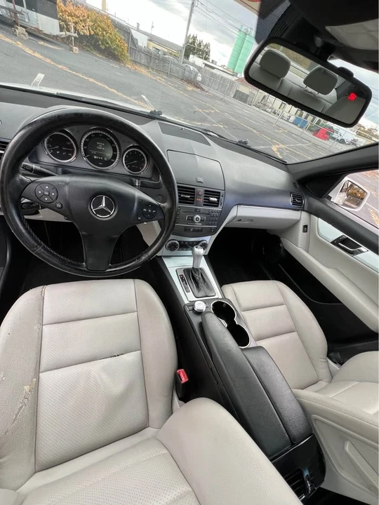 2011 Mercedes-Benz W204 C-Class - Image 10 of 15