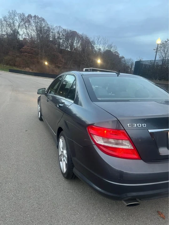 2011 Mercedes-Benz W204 C-Class - Image 2 of 16