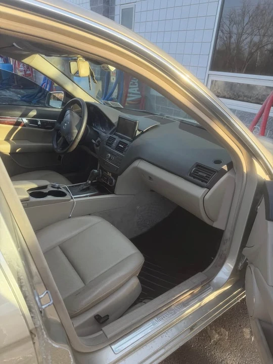 2011 Mercedes-Benz W204 C-Class - Image 8 of 9