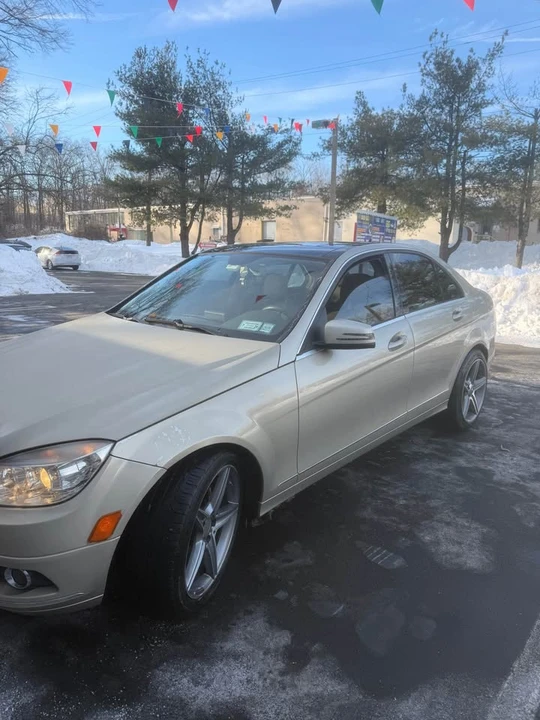 2011 Mercedes-Benz W204 C-Class - Image 2 of 9