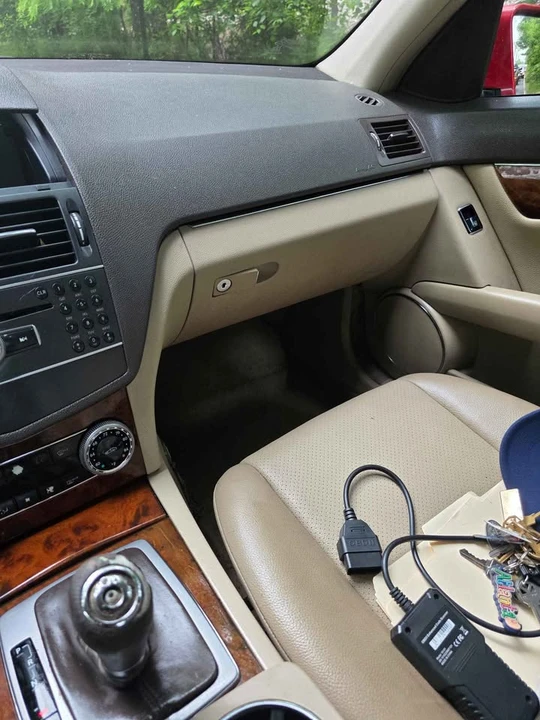 2011 Mercedes-Benz W204 C-Class - Image 5 of 9