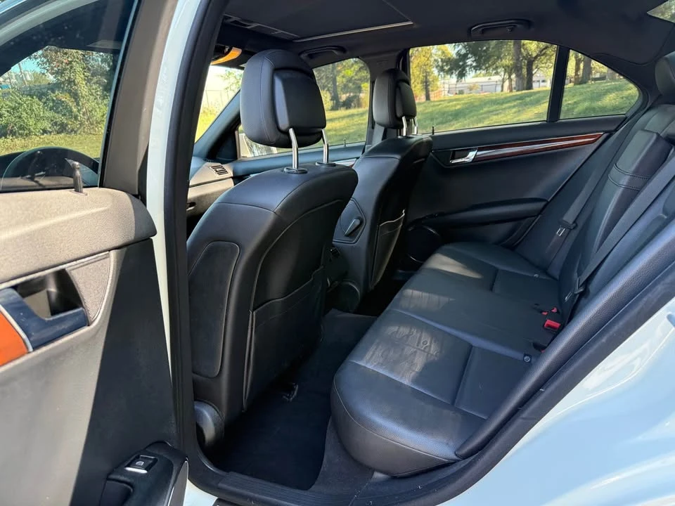 2011 Mercedes-Benz W204 C-Class - Image 9 of 12