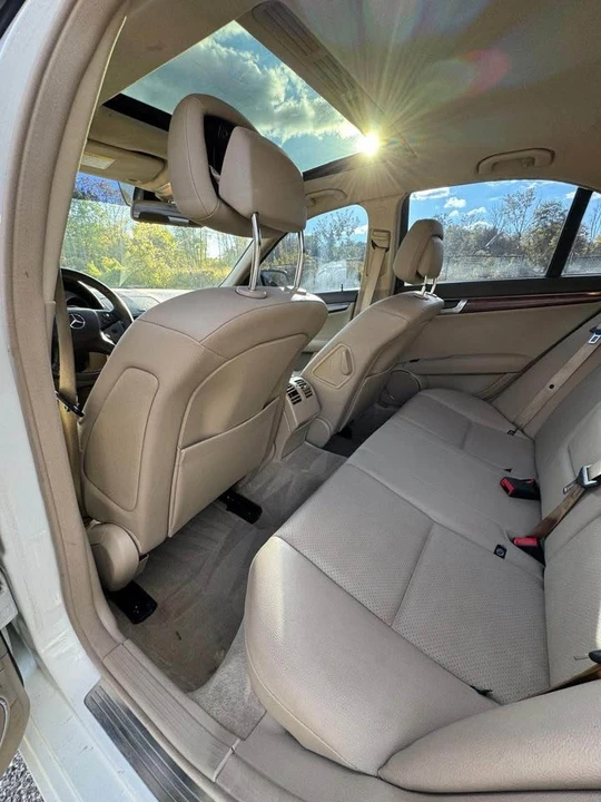 2011 Mercedes-Benz W204 C-Class - Image 10 of 17