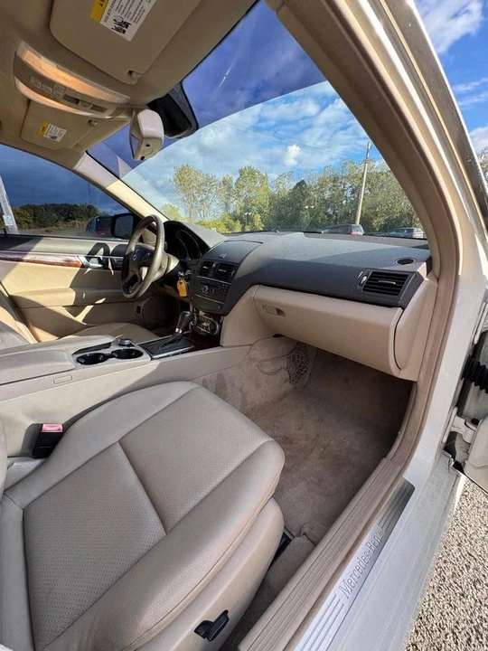 2011 Mercedes-Benz W204 C-Class - Image 11 of 17
