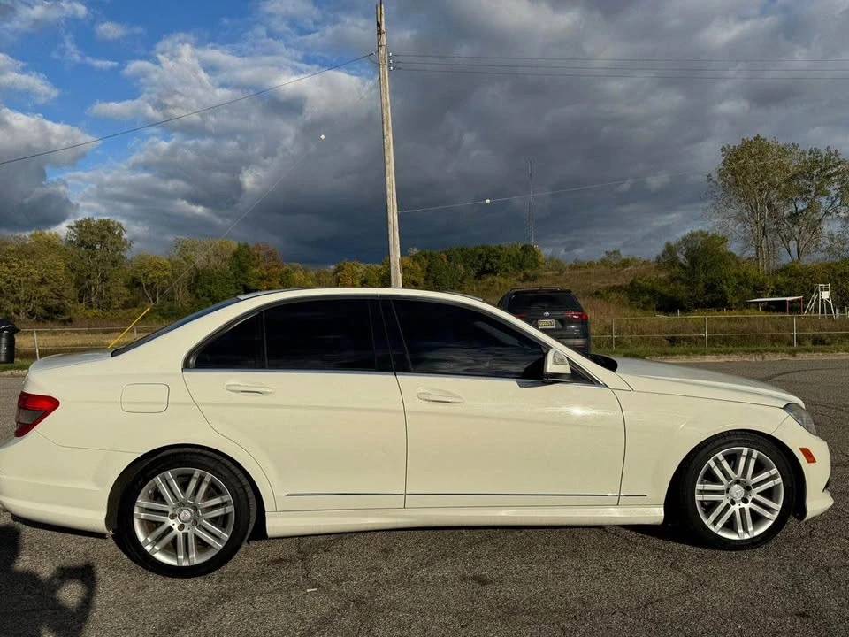 2011 Mercedes-Benz W204 C-Class - Image 3 of 17
