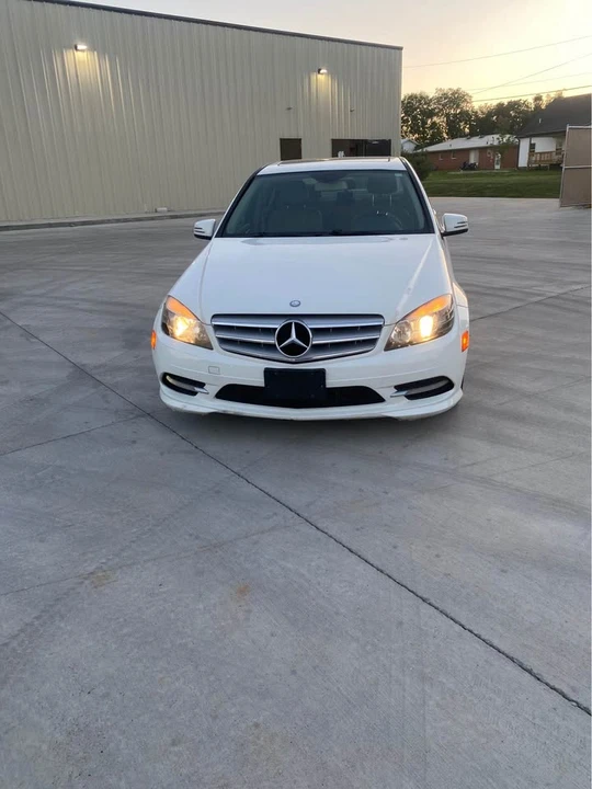 2011 Mercedes-Benz W204 C-Class - Image 2 of 9