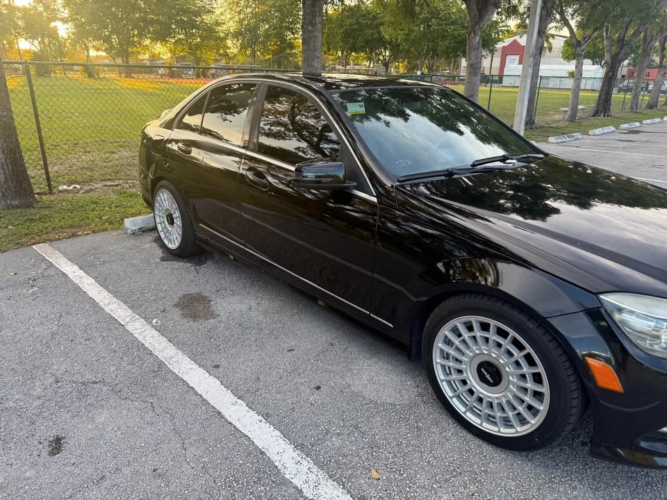 2011 Mercedes-Benz W204 C-Class - Image 2 of 14