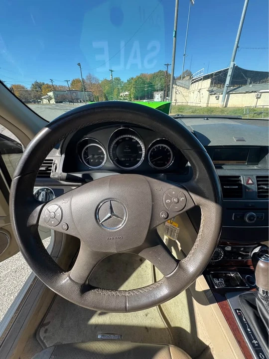2011 Mercedes-Benz W204 C-Class - Image 9 of 14
