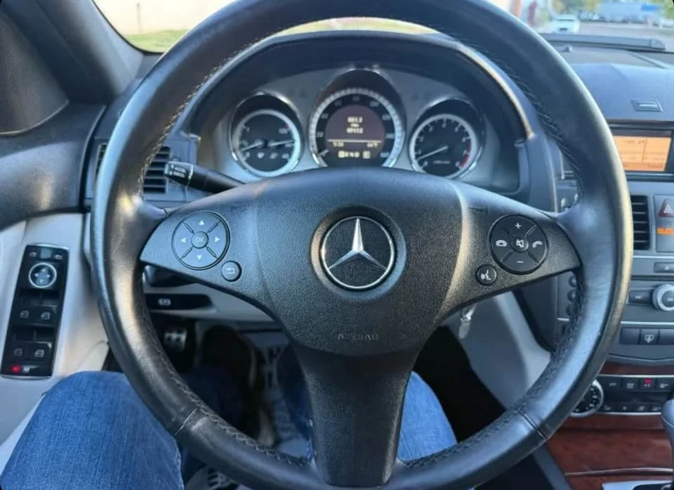 2011 Mercedes-Benz W204 C-Class - Image 9 of 12