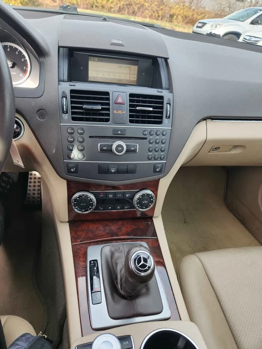 2011 Mercedes-Benz W204 C-Class - Image 9 of 11