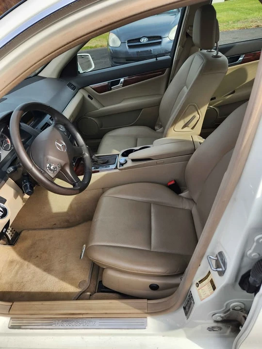 2011 Mercedes-Benz W204 C-Class - Image 8 of 11