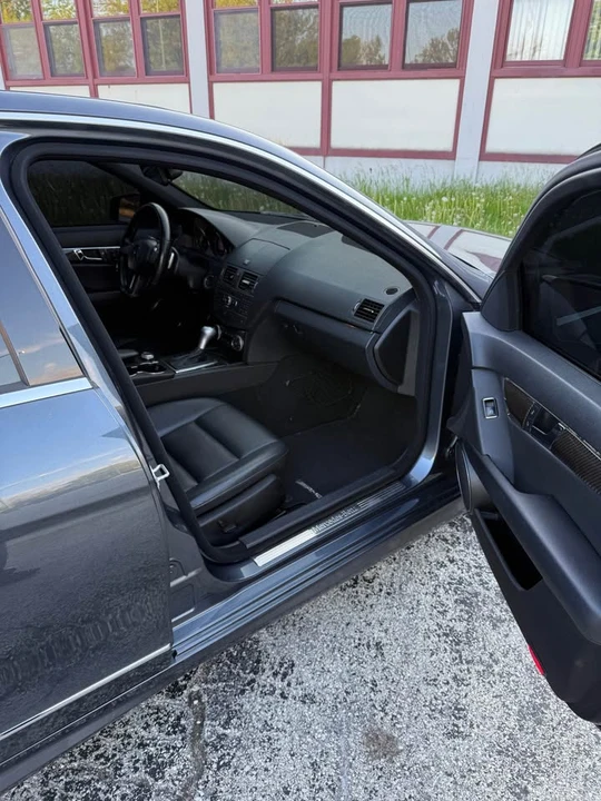 2011 Mercedes-Benz W204 C-Class - Image 10 of 13