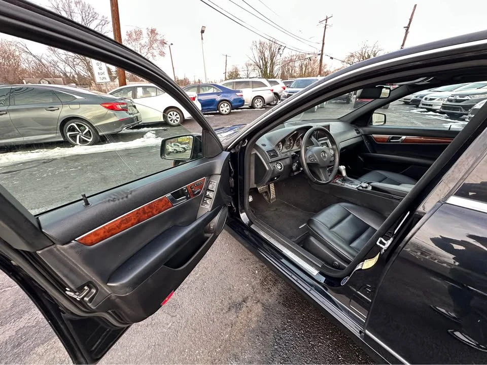 2011 Mercedes-Benz W204 C-Class - Image 9 of 19