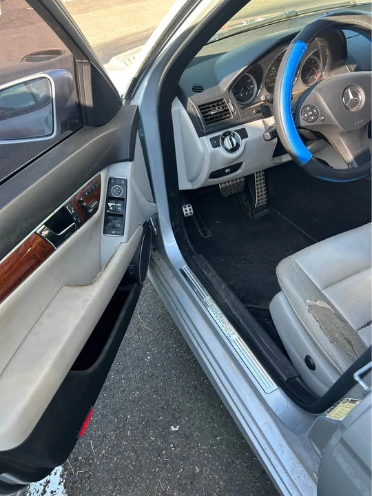 2011 Mercedes-Benz W204 C-Class - Image 8 of 16