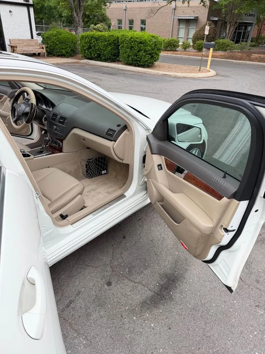 2011 Mercedes-Benz W204 C-Class - Image 10 of 20