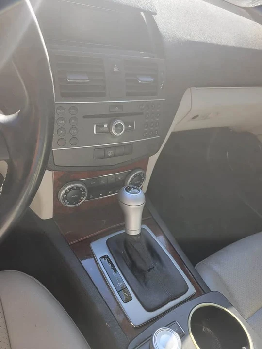 2011 Mercedes-Benz W204 C-Class - Image 10 of 17