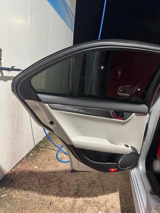 2011 Mercedes-Benz W204 C-Class - Image 9 of 16