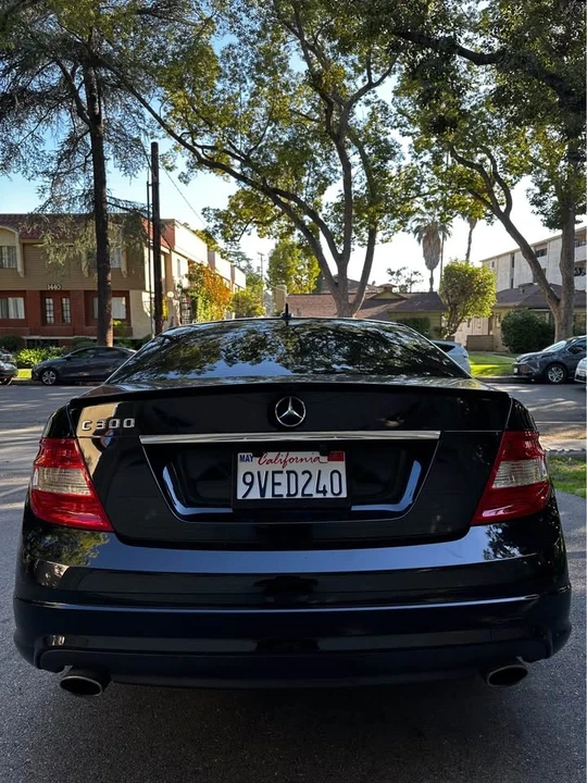 2011 Mercedes-Benz W204 C-Class - Image 10 of 15