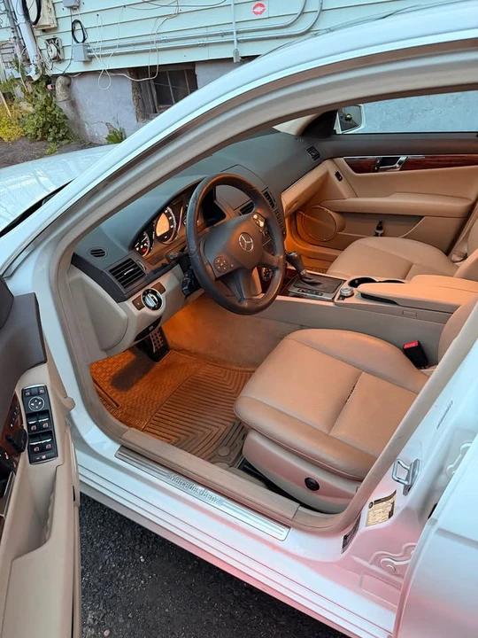 2011 Mercedes-Benz W204 C-Class - Image 5 of 10