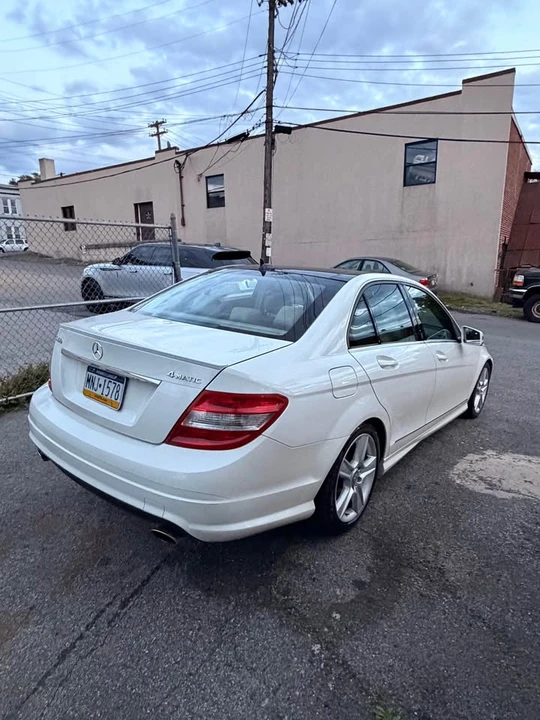 2011 Mercedes-Benz W204 C-Class - Image 2 of 10