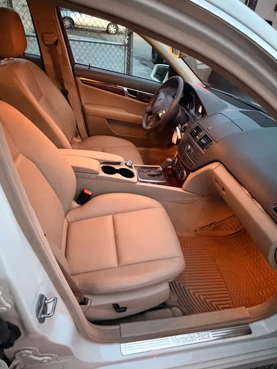 2011 Mercedes-Benz W204 C-Class - Image 7 of 10