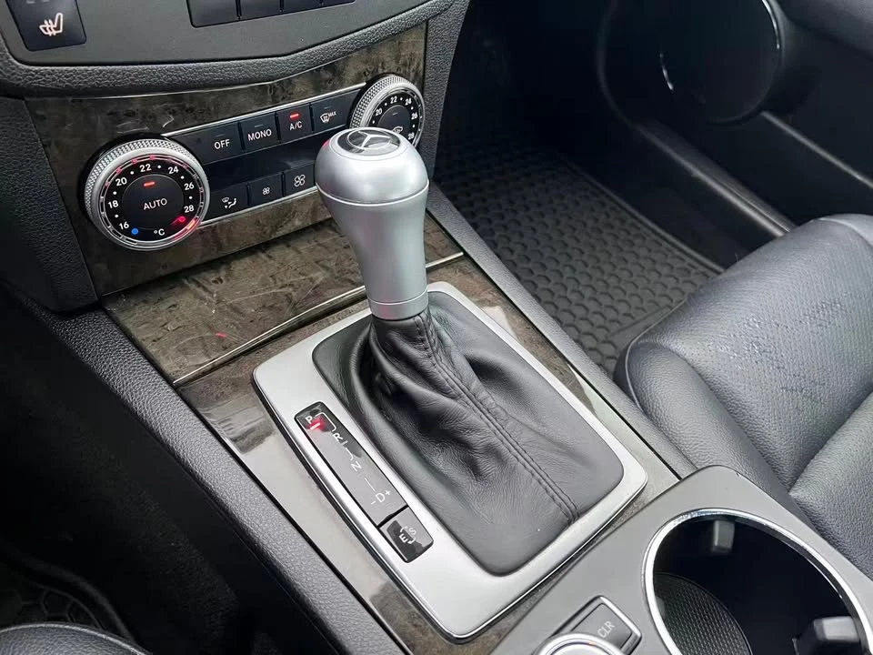 2011 Mercedes-Benz W204 C-Class - Image 15 of 20
