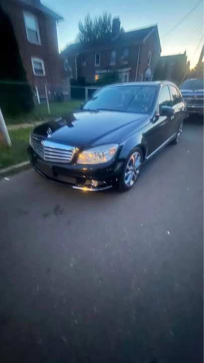 2011 Mercedes-Benz W204 C-Class - Image 2 of 2