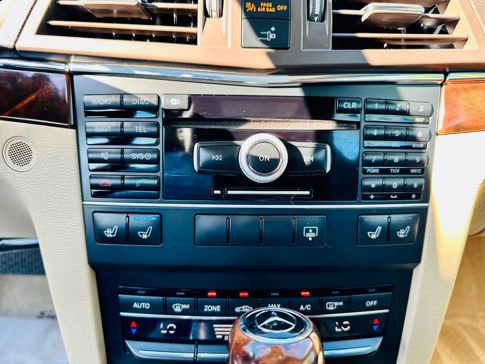 2011 Mercedes-Benz W212 E-Class - Image 15 of 20