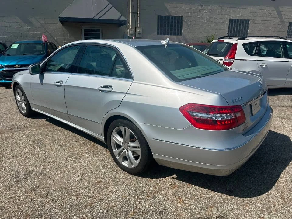 2011 Mercedes-Benz W212 E-Class - Image 2 of 20