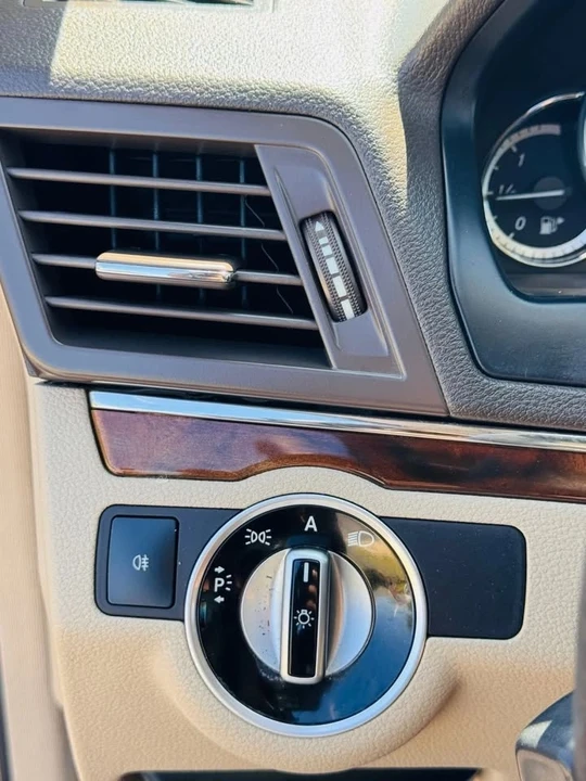 2011 Mercedes-Benz W212 E-Class - Image 18 of 20