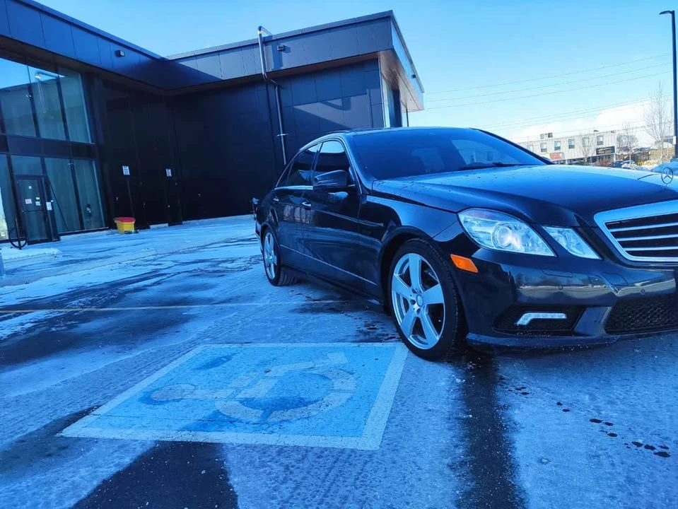 2011 Mercedes-Benz W212 E-Class - Image 2 of 12