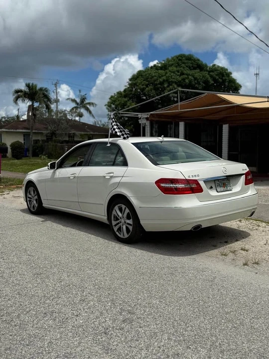 2011 Mercedes-Benz W212 E-Class - Image 5 of 8