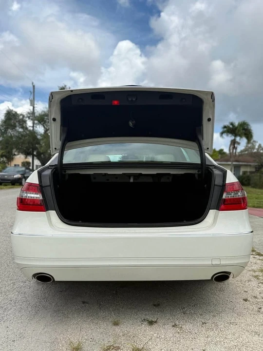 2011 Mercedes-Benz W212 E-Class - Image 6 of 8