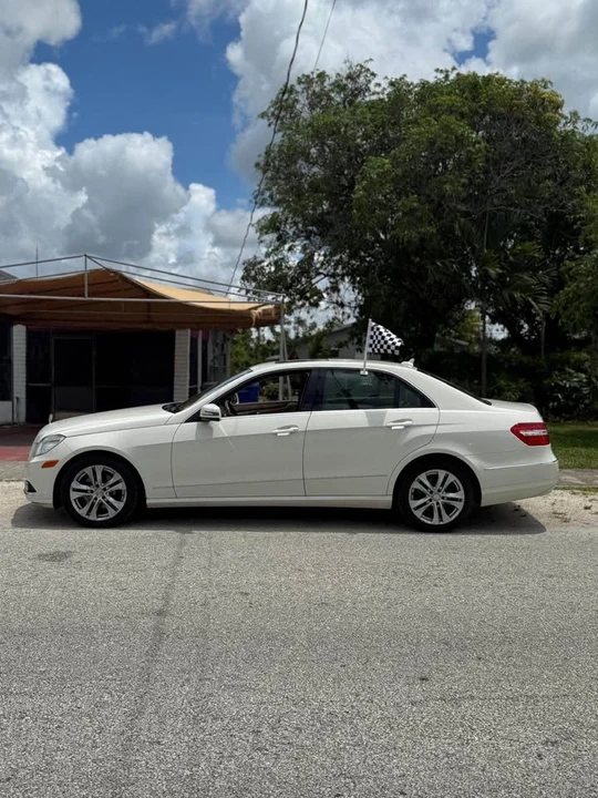 2011 Mercedes-Benz W212 E-Class - Image 2 of 8