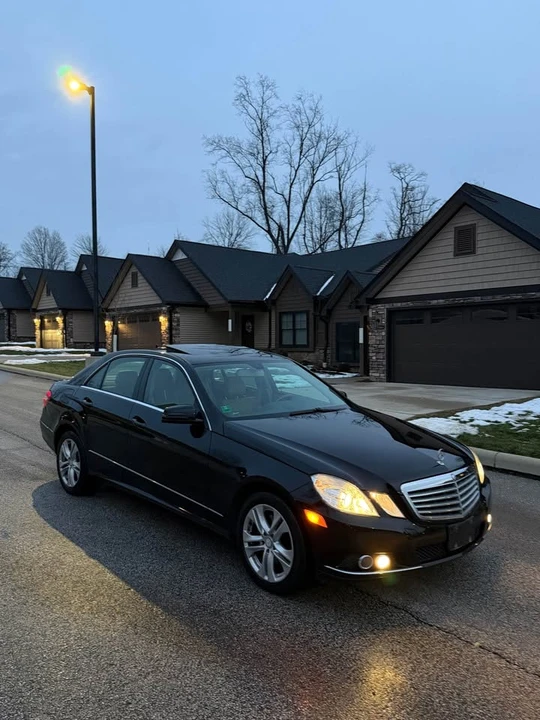 2011 Mercedes-Benz W212 E-Class - Image 2 of 11