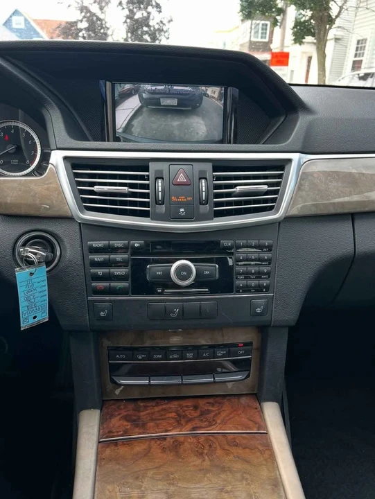2011 Mercedes-Benz W212 E-Class - Image 8 of 11