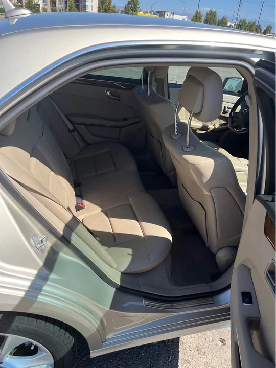 2011 Mercedes-Benz W212 E-Class - Image 9 of 10